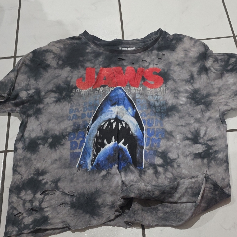 Jaws Graphic Women's Crop Top - Red and Gray